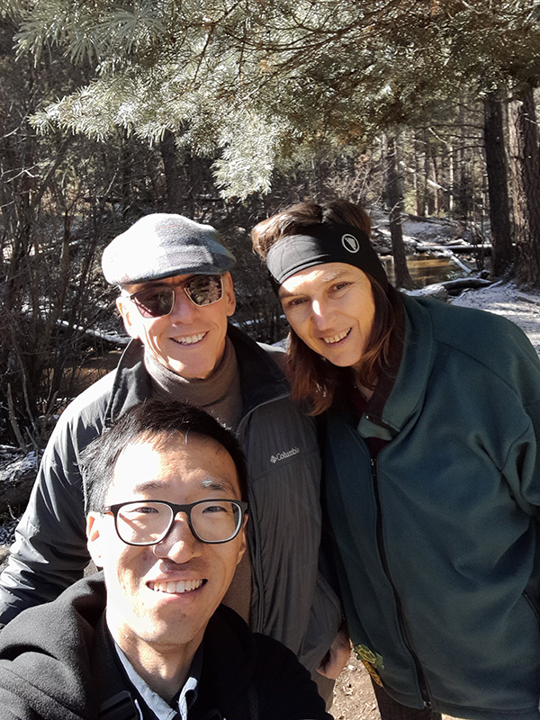 Karin and Weizhi hiking in New Mexico with Felipe Barros